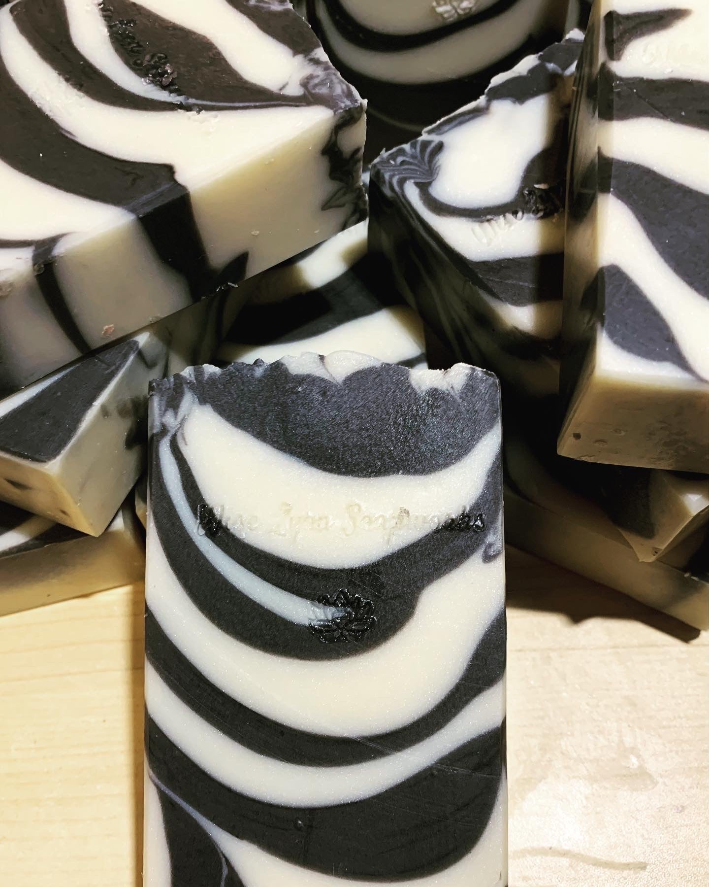 Tea Tree & Charcoal Facial natural Soap - Wiselyonsoapworks